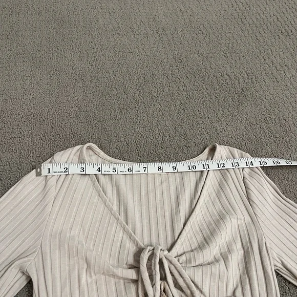 🩷 Alter’d State Ribbed Tie-Front Cropped Top Bell Sleeves Size M - Picture 4 of 8